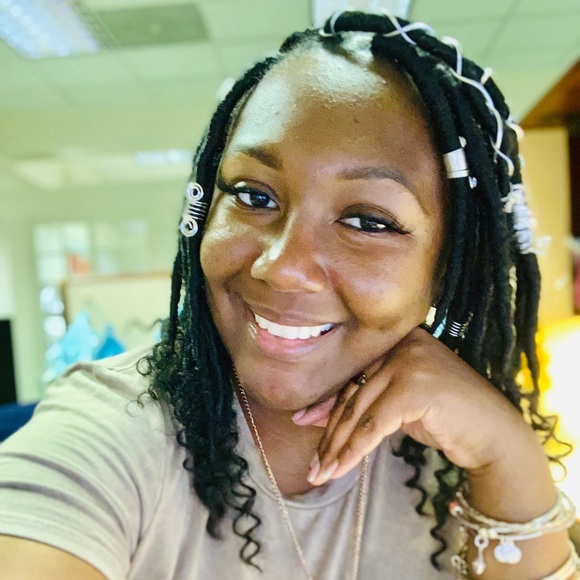 Meet your Posher, Brittany - Picture 1 of 1